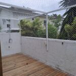 Gatil com estrutura de alumínio e rede de proteção Equiplex® instalado em residência no bairro Novo Campeche em Florianópolis SC.